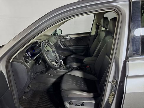 Used 2024 Volkswagen Tiguan SE image 11