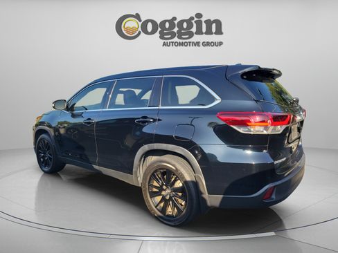 Used 2019 Toyota Highlander SE AWD/4WD image 2