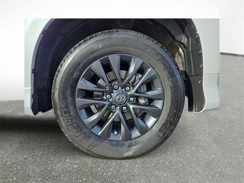 Used 2023 Lexus GX 460 Premium w/ Premium Package image 9