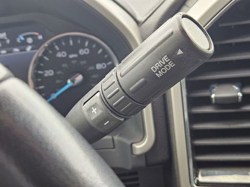 Used 2022 Ford F350 Lariat w/ Chrome Package image 30