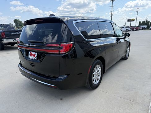 Used 2026 Chrysler Pacifica Select FWD image 36