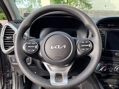 Used 2025 Kia Soul LX w/ LX Technology Package FWD image 27