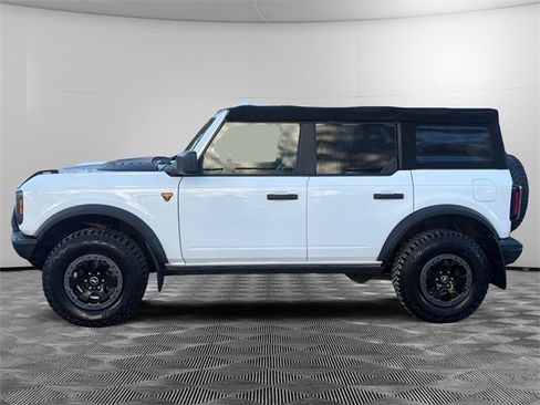 Used 2022 Ford Bronco Badlands image 2