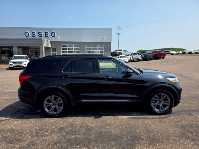 Used 2022 Ford Explorer XLT w/ Equipment Group 202A AWD/4WD image 7
