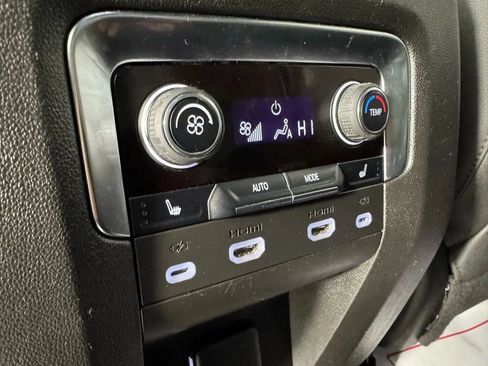 Used 2024 Chevrolet Suburban Premier AWD/4WD image 38