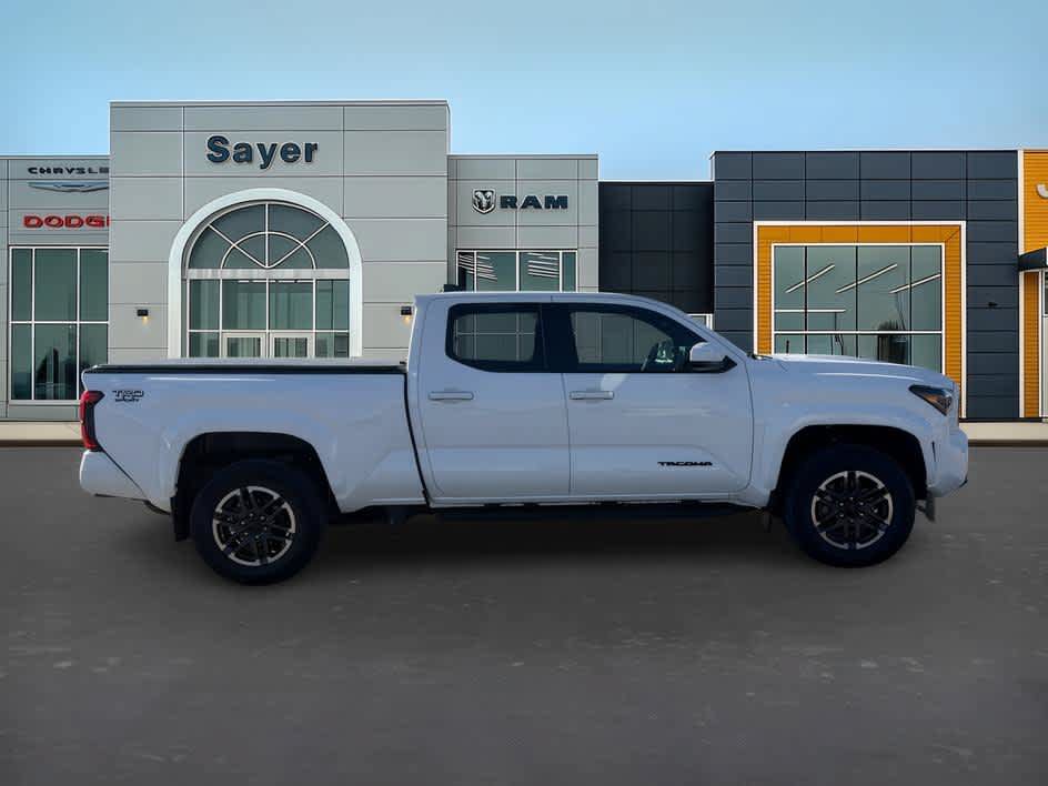 Used 2024 Toyota Tacoma TRD Sport AWD/4WD image 8