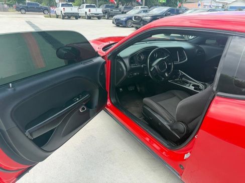 Used 2015 Dodge Challenger SXT RWD image 14