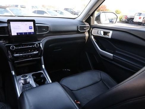 Used 2021 Ford Explorer Limited w/ Equipment Group 301A AWD/4WD image 30
