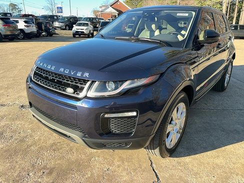 Used 2018 Land Rover Range Rover Evoque SE Premium image 2