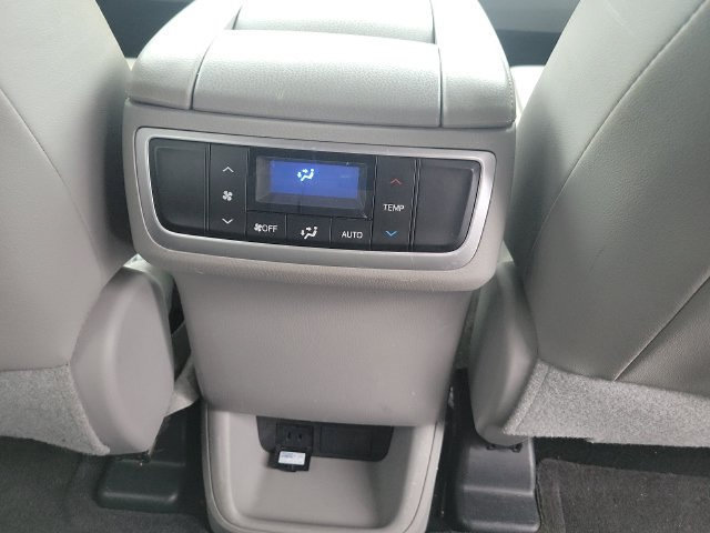 Used 2018 Toyota Highlander XLE AWD/4WD image 13