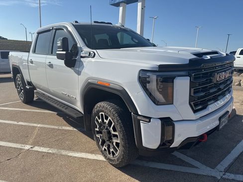 Used 2024 GMC Sierra 2500 AT4 w/ AT4 Premium Plus Package image 2
