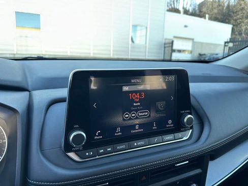 Used 2025 Nissan Rogue SV image 23