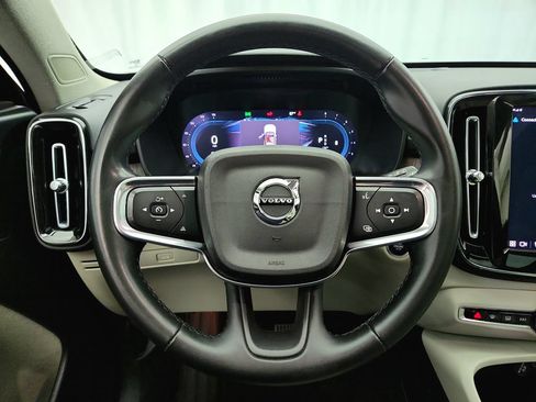 Used 2023 Volvo XC40 B5 Plus AWD/4WD image 15