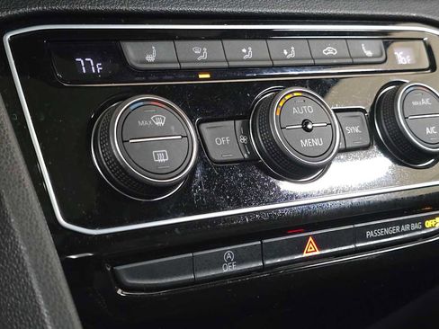 Used 2023 Volkswagen Atlas Cross Sport SE image 31