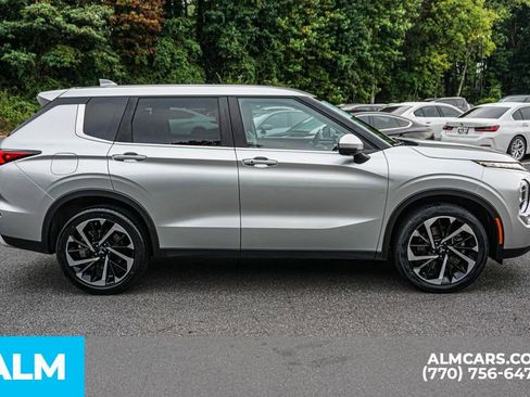 Used 2023 Mitsubishi Outlander SE image 10