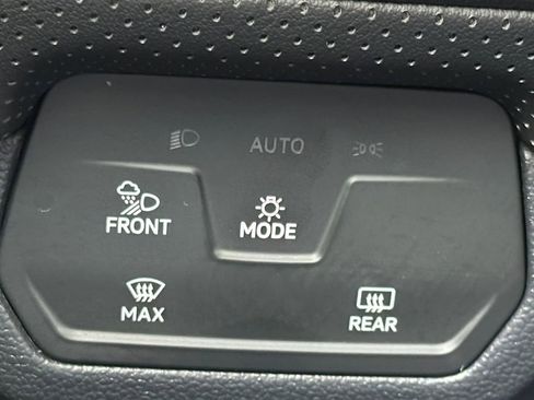 Used 2024 Volkswagen Atlas Cross Sport SE AWD/4WD image 22