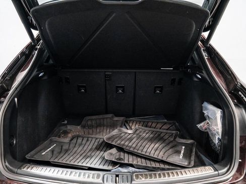 Used 2025 Porsche Macan image 28