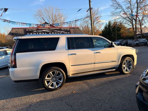 Used 2015 Cadillac Escalade ESV Luxury image 9