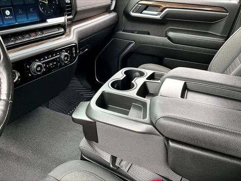 Used 2022 Chevrolet Silverado 1500 LT AWD/4WD image 20