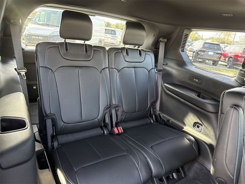 New 2025 Jeep Grand Cherokee L Limited w/ Trailer Tow Package image 28