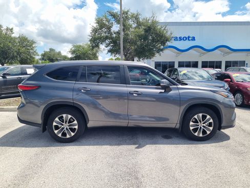 Used 2023 Toyota Highlander XLE FWD image 8