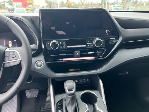 New 2026 Toyota Highlander XSE image 19