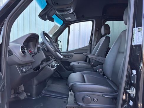 Used 2024 Mercedes-Benz Sprinter 2500 image 15