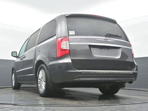 Used 2015 Chrysler Town & Country Limited image 49