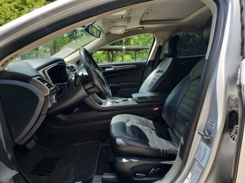 Used 2017 Ford Fusion SE w/ Fusion SE Technology Package FWD image 15