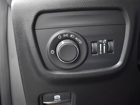 New 2025 Jeep Grand Cherokee L Altitude image 14