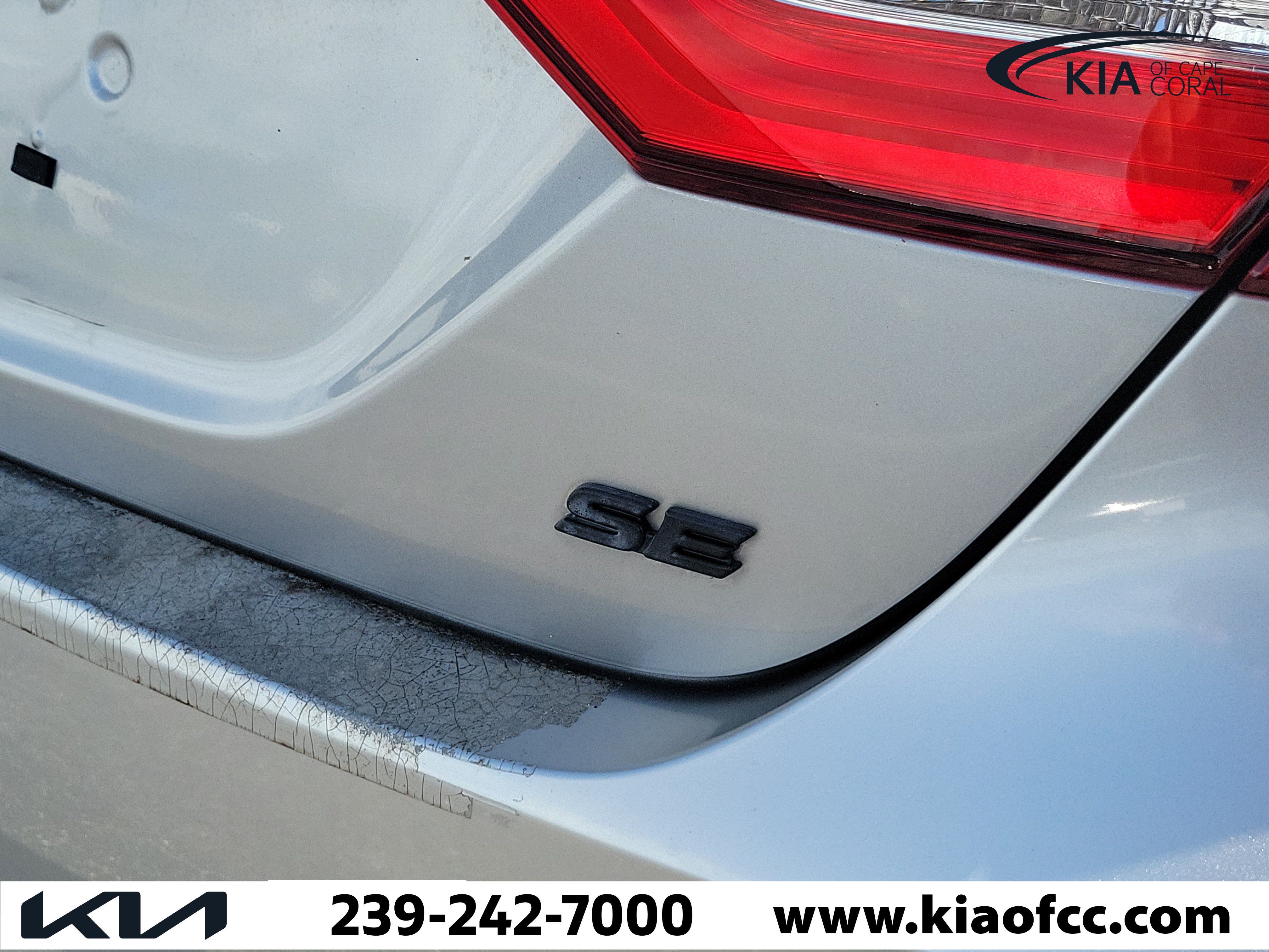 Used 2019 Toyota Camry SE FWD image 11