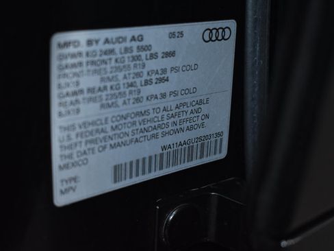 Used 2025 Audi Q5 Premium w/ Convenience Package image 35