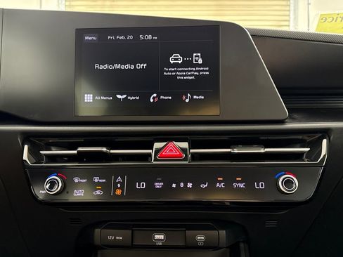 Used 2023 Kia Niro LX image 17