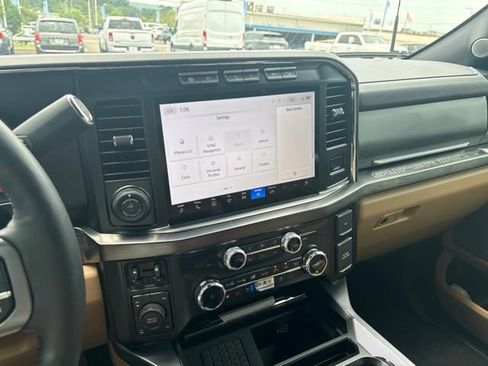 Used 2024 Ford F350 Lariat w/ Lariat Ultimate Package AWD/4WD image 10