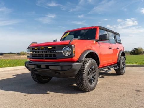 Used 2023 Ford Bronco 4-Door AWD/4WD image 3