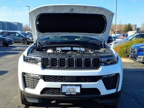New 2026 Jeep Grand Cherokee L Limited w/ Limited Altitude Package AWD/4WD image 23
