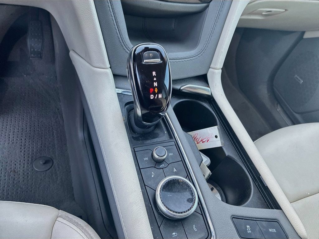 Used 2024 Cadillac XT5 Premium Luxury w/ LPO, Floor Liner Package AWD/4WD image 17
