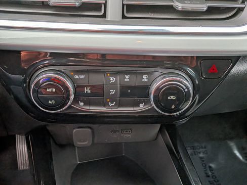 Certified 2025 Chevrolet Trax LT w/ LT Convenience Package image 28