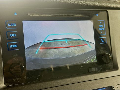 Used 2017 Toyota Sienna XLE Premium FWD image 23