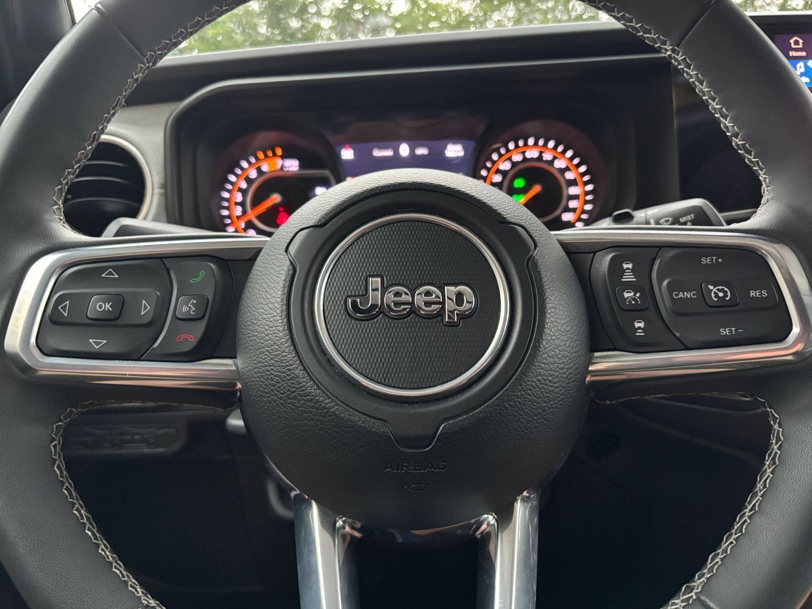 Used 2025 Jeep Wrangler Unlimited Sahara AWD/4WD image 27
