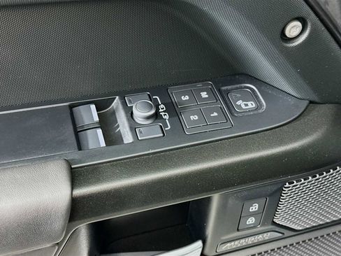 Used 2023 Land Rover Defender 90 V8 image 18