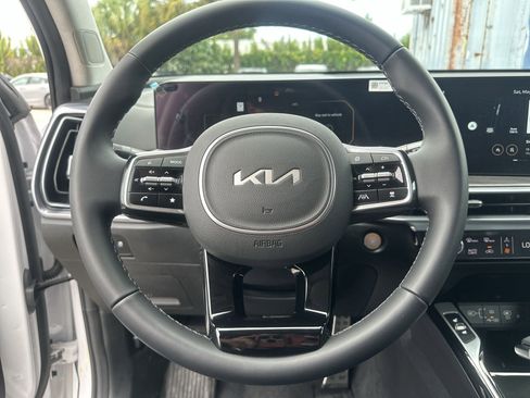 Certified 2025 Kia Sorento SX AWD/4WD image 11