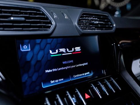 Used 2022 Lamborghini Urus image 33