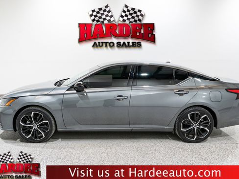 Used 2025 Nissan Altima 2.5 SR image 1