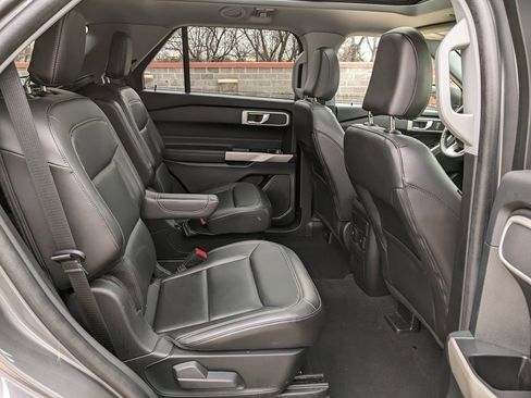 Used 2022 Ford Explorer XLT w/ Equipment Group 202A image 25