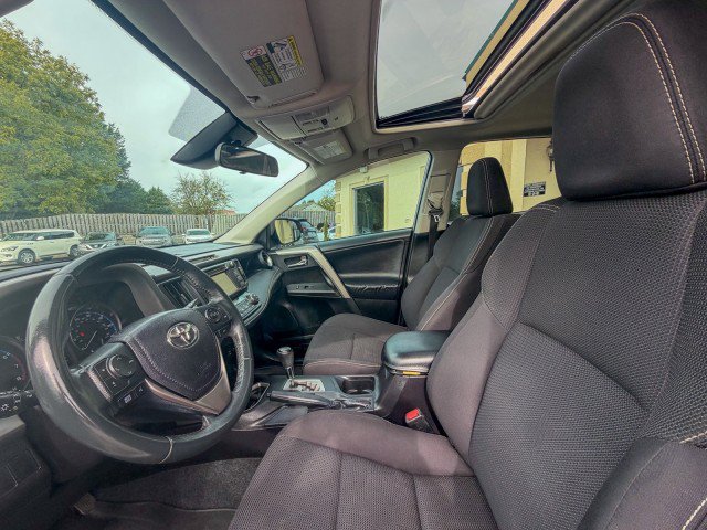 Used 2017 Toyota RAV4 XLE FWD image 5