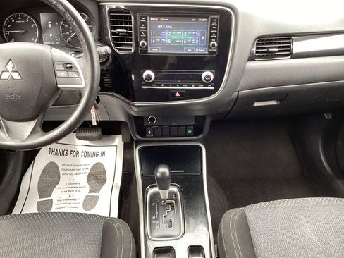 Used 2020 Mitsubishi Outlander ES image 11