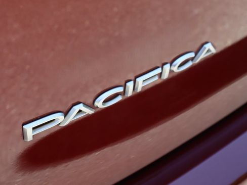 Used 2021 Chrysler Pacifica Pinnacle FWD image 53