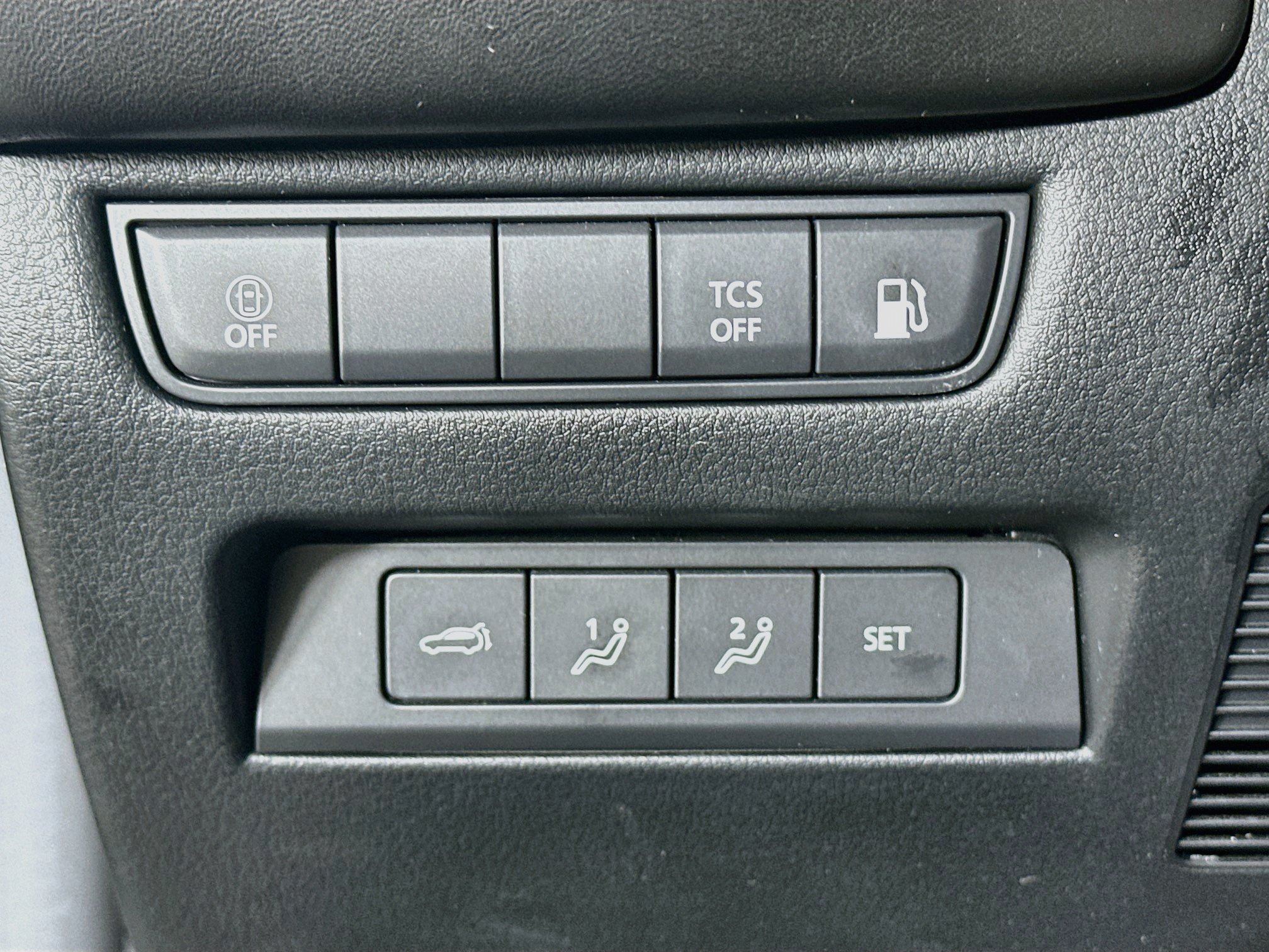 Used 2025 MAZDA CX-50 AWD 2.5 Hybrid w/ Premium Pkg image 17