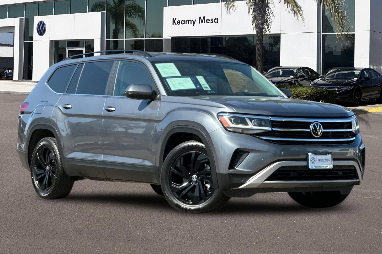 Used 2023 Volkswagen Atlas SE w/ Black Wheel Package FWD image 2